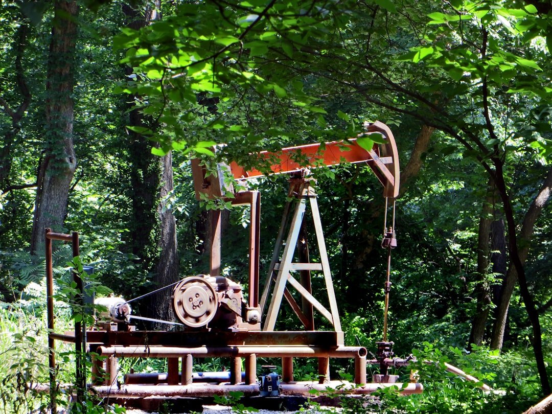 Chevron vs. Occidental: A Deep Dive into Dividend Safety Amidst Volatile Oil Prices
