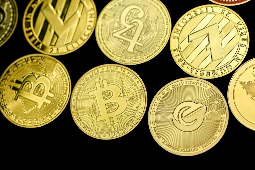 Senator Lummis Blames Democrats for Crypto Regulation Stalemate as Market Holds Steady