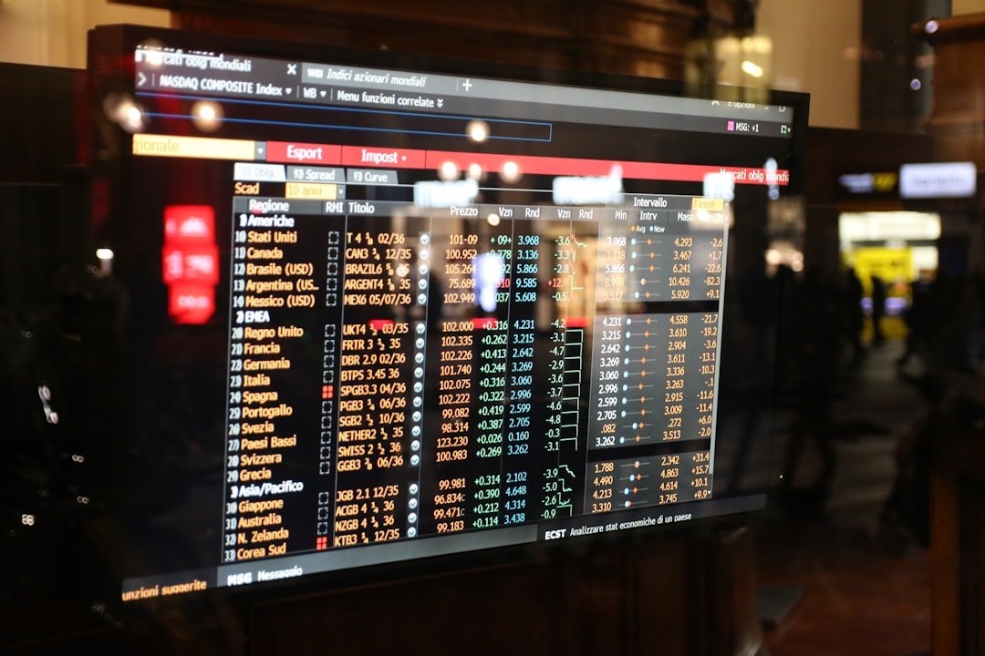 Nasdaq Hits New High: Data Center Stocks Surge 15% Amid Market Rally