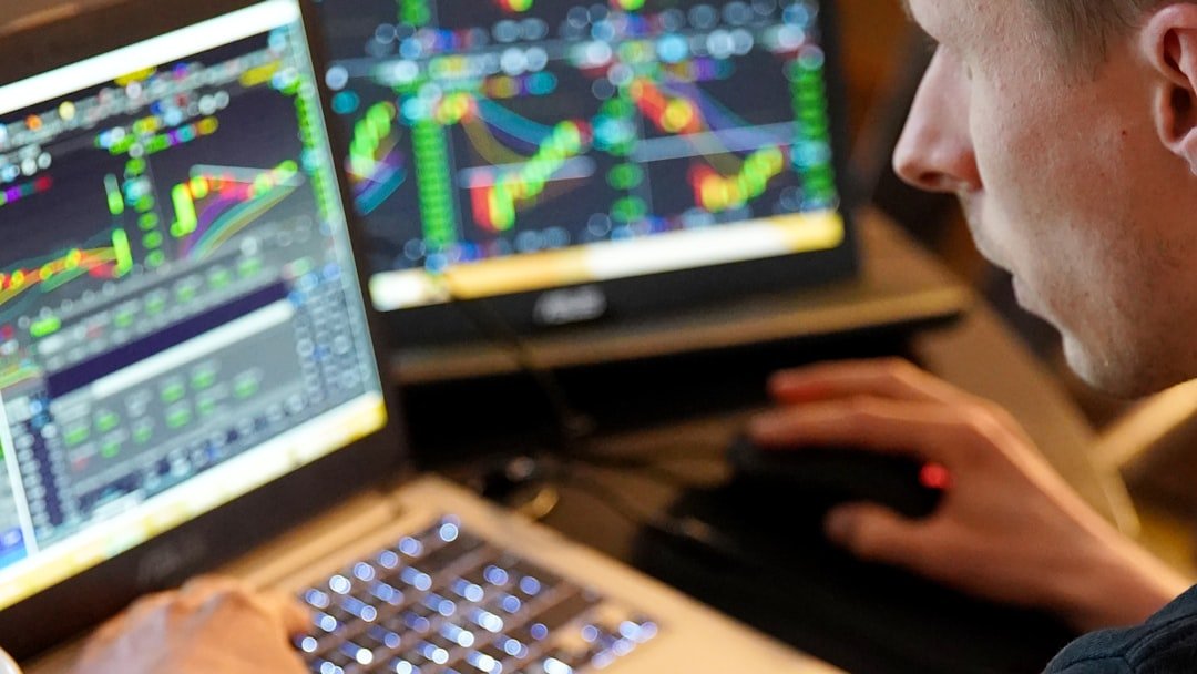 Swing Trading vs Day Trading: Which Suits Crypto in June 2026?